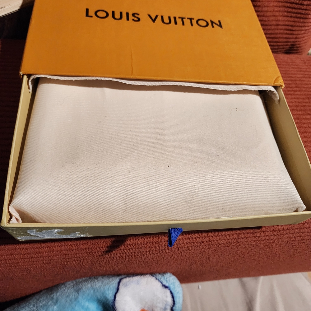 LV Monogram Planner - Picture 7 of 12